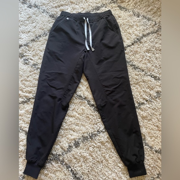 FiGS Scrubs Technical Collection Joggers - Picture 3 of 6